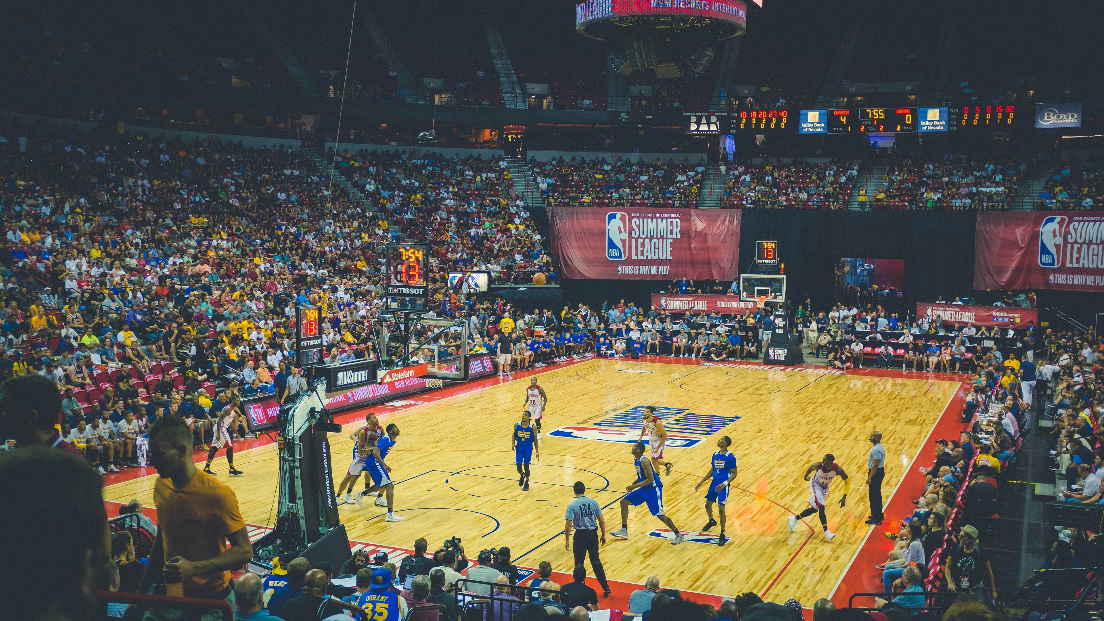 追踪统计：运动员的全能表现数据分析，运动员训练及运动表现监控